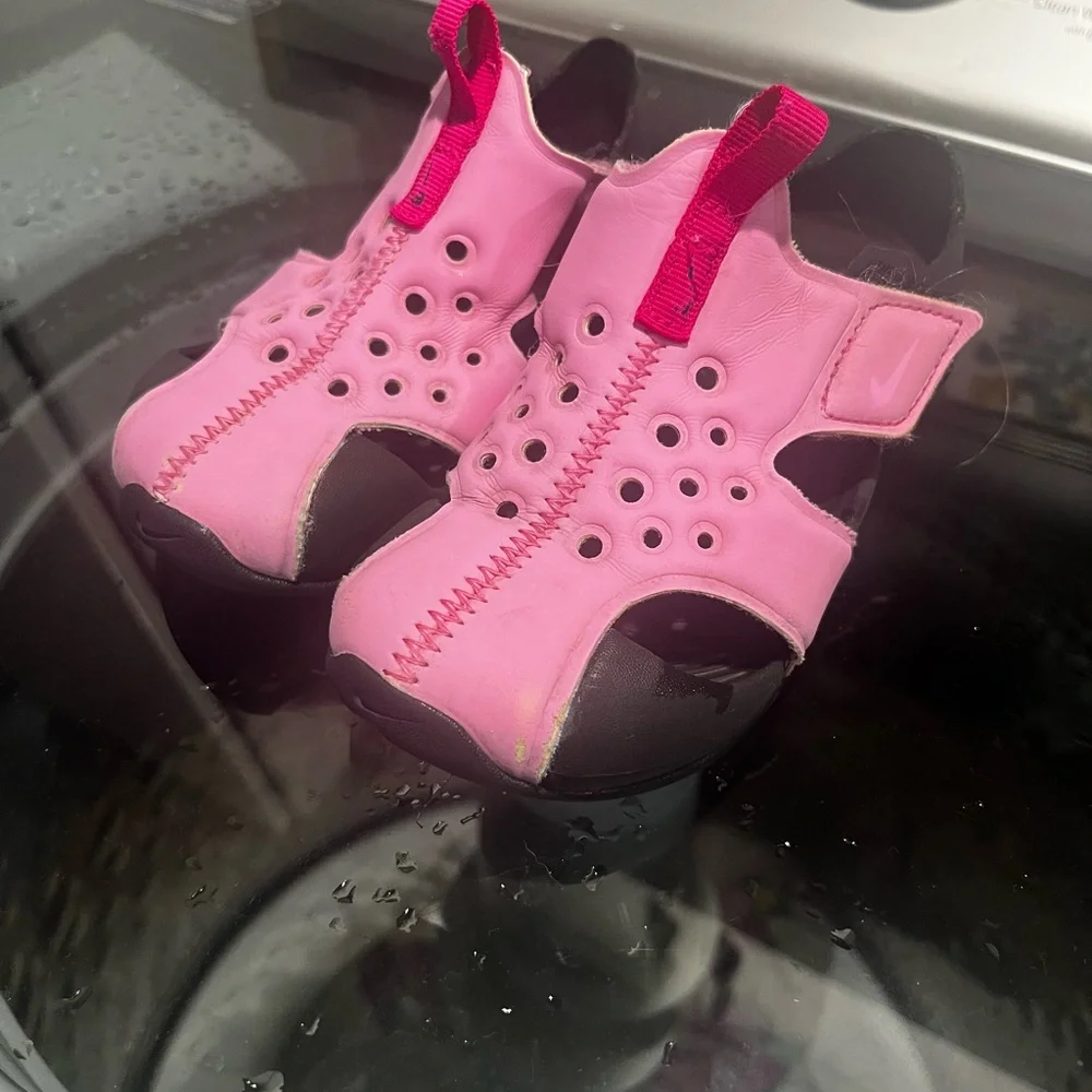 Nike Kids Pink Sandals - Picture 2 of 3